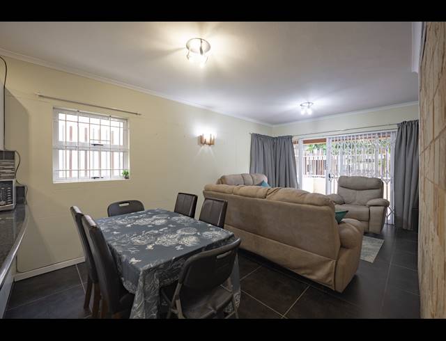 2 BEDROOM APARTMENT FOR SALE IN UMHLANGA CENTRAL